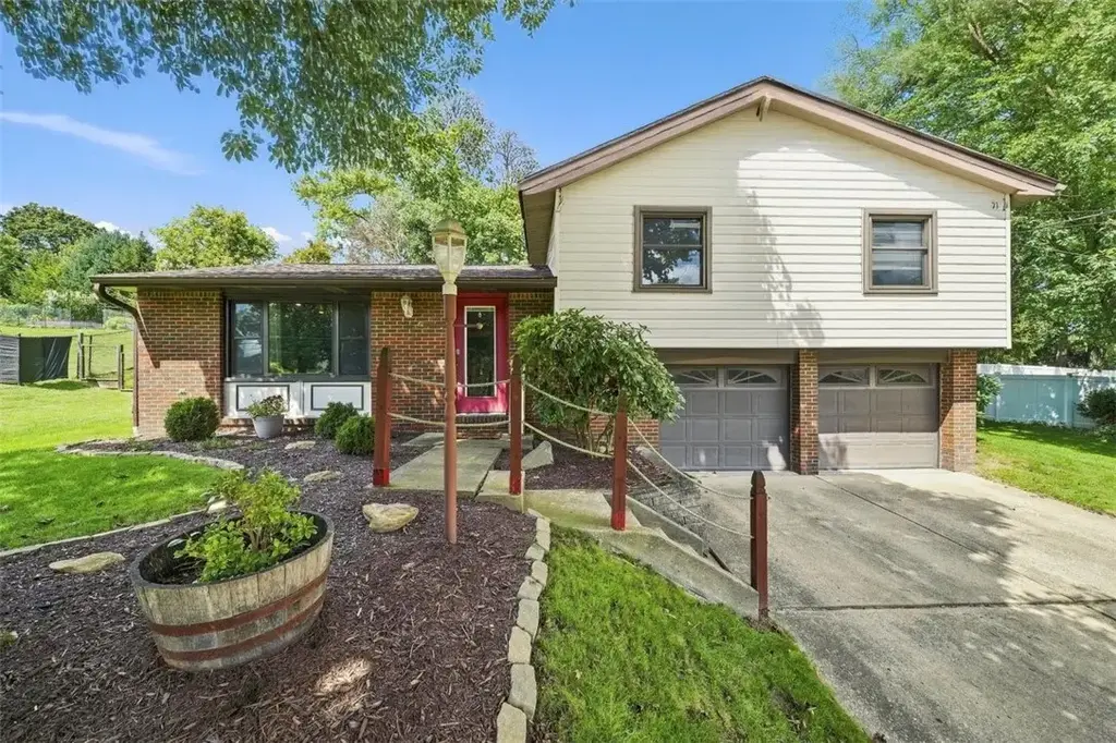 164 Lansdowne Drive , Moon/Crescent