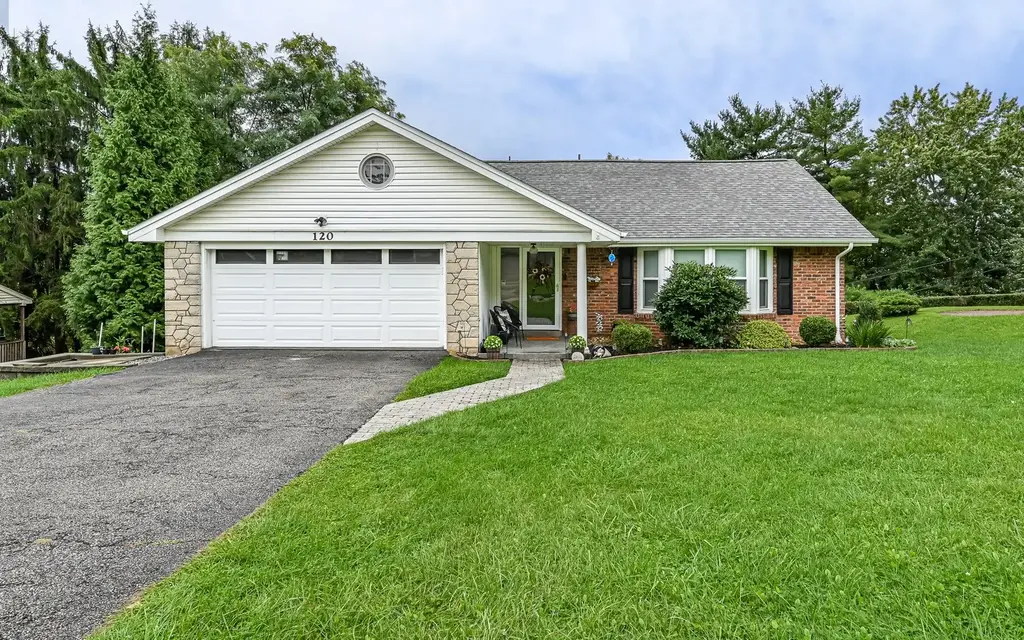 120 Ambleside Drive, Ross