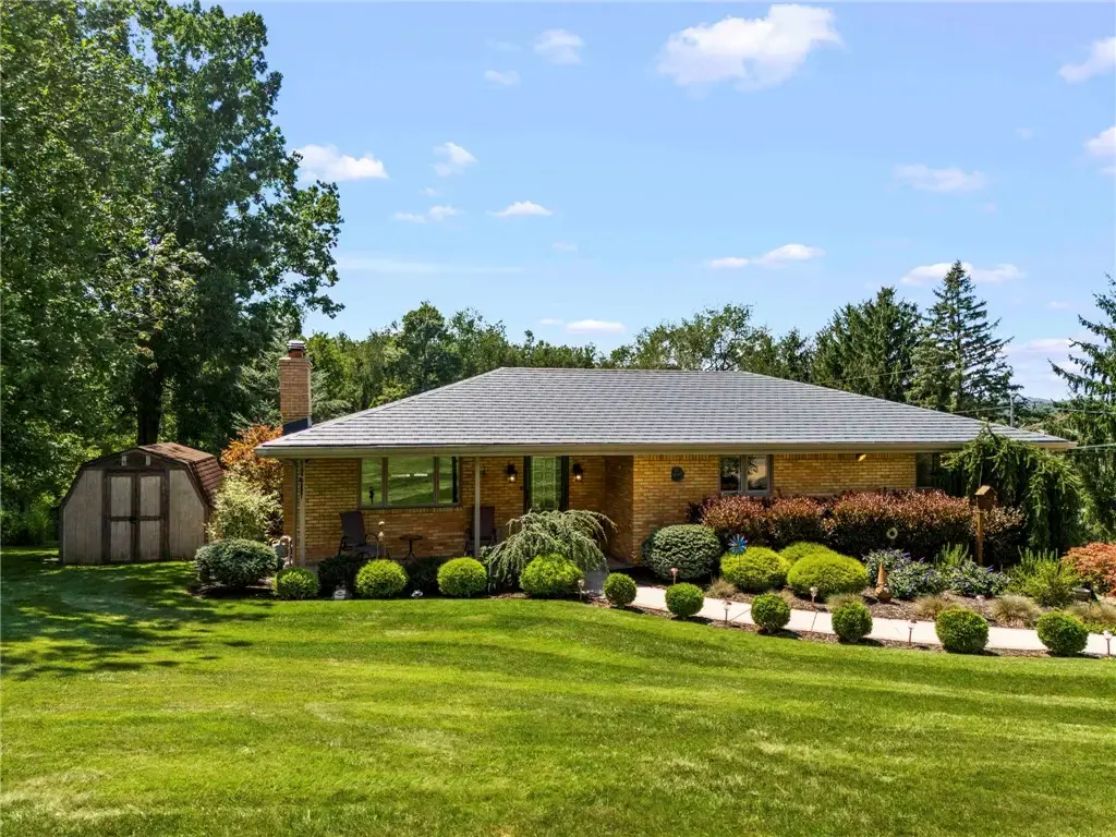 310 Pleasant Avenue, Peters