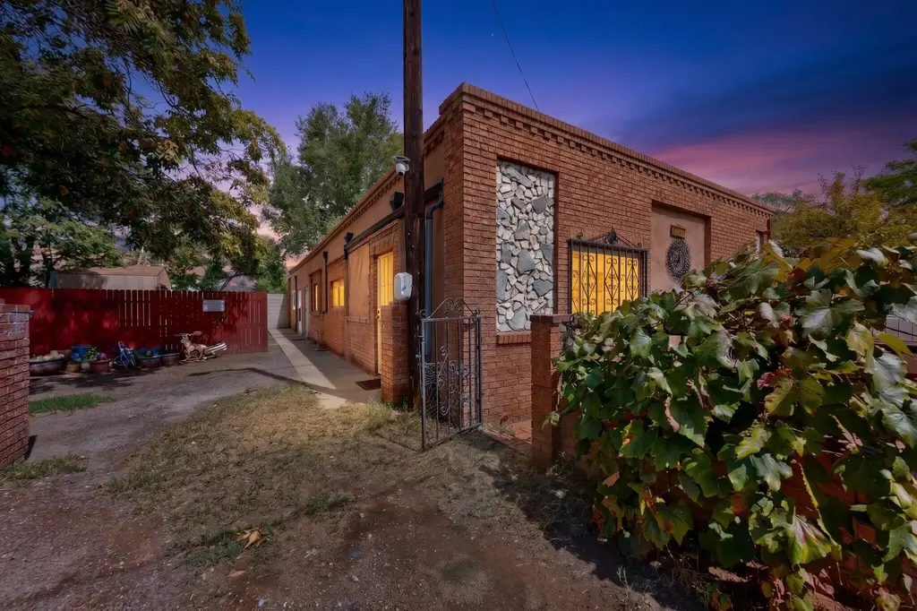 2215 Hooper Road Sw, Albuquerque