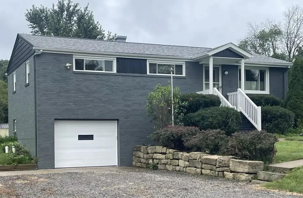 107 Oakwood Drive, Middlesex