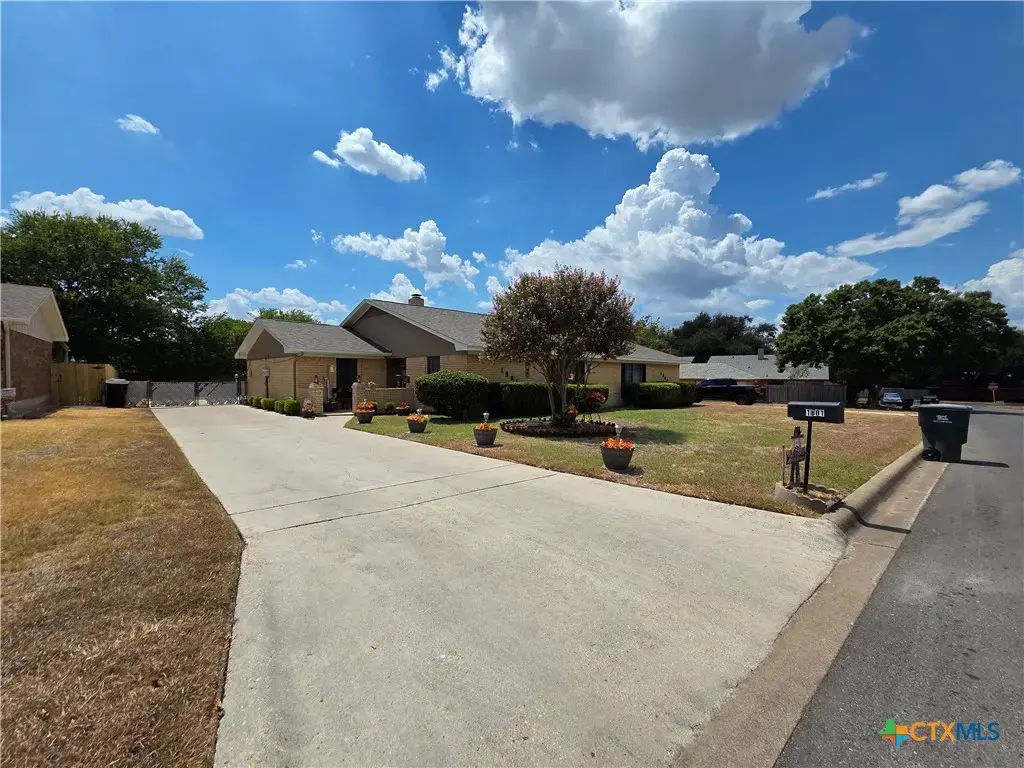 1801 Forest Trail, Temple