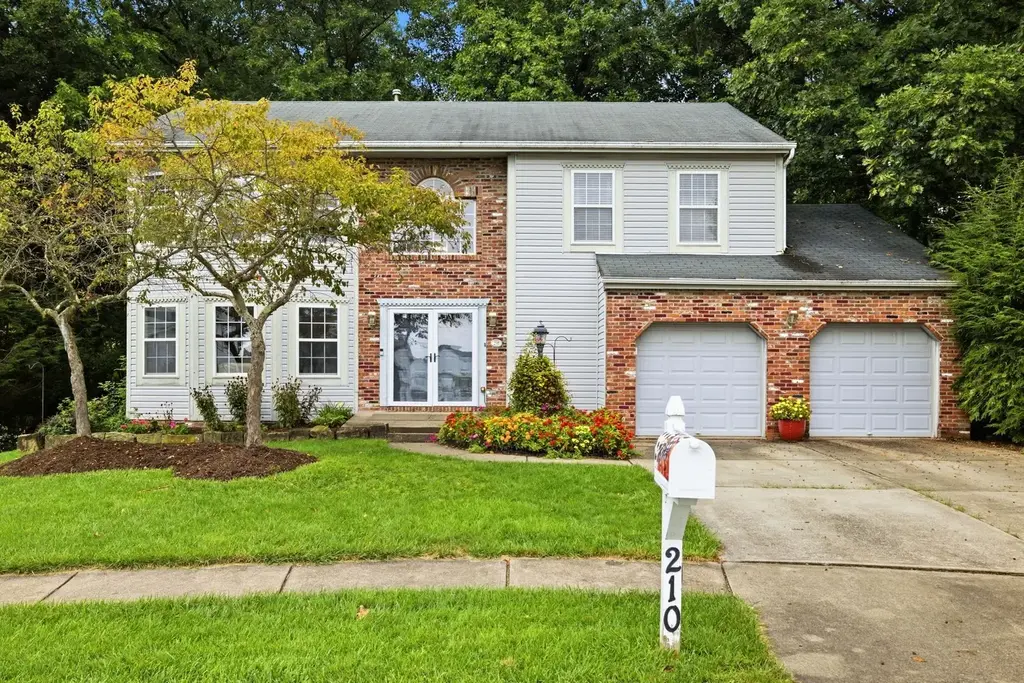 210 Trail Court , Cranberry