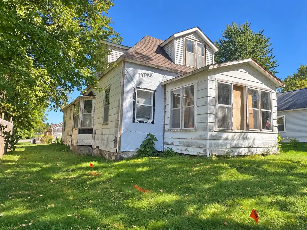 425 Argyle Ave S, Phillips