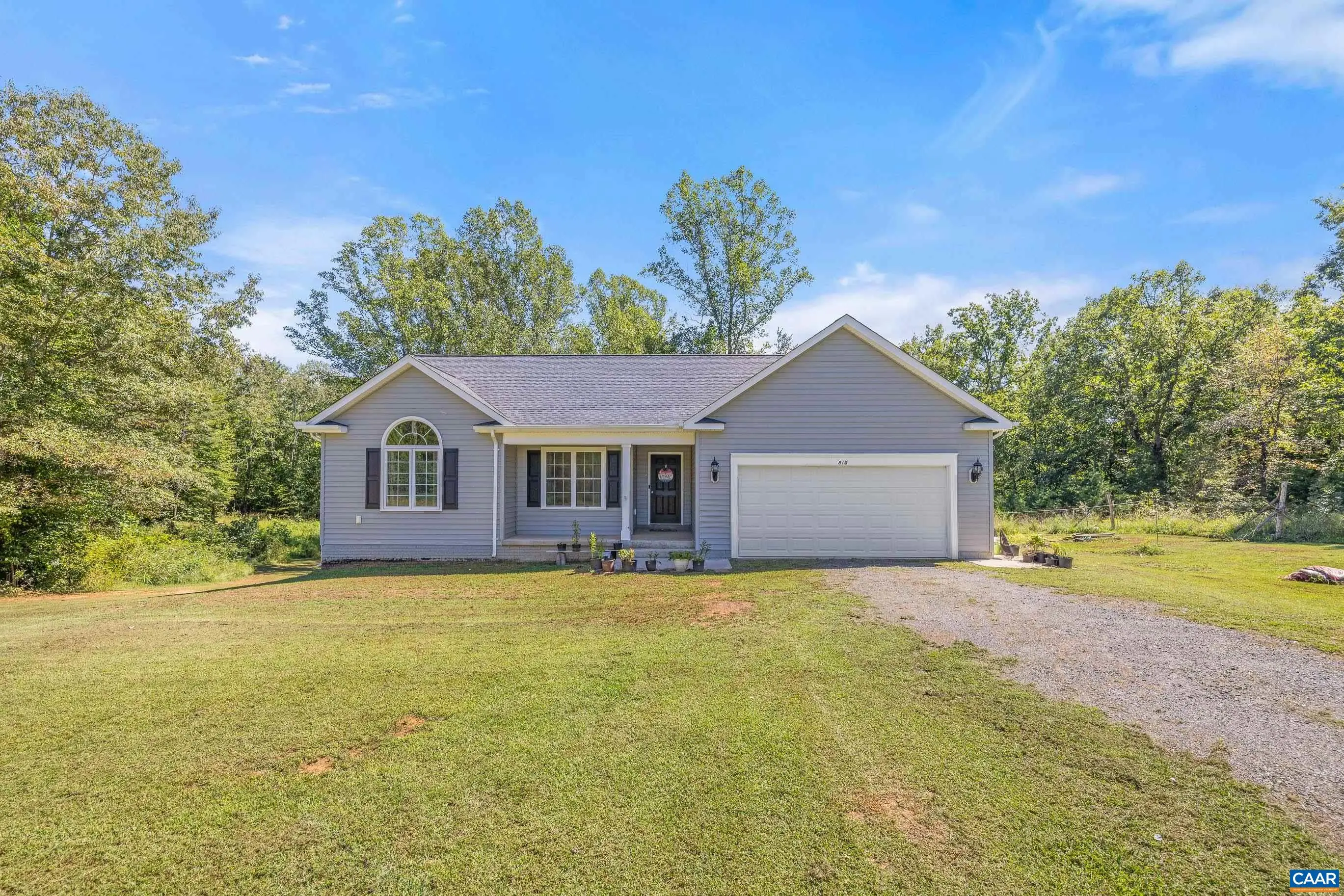 810 Buggy Ln, Rochelle