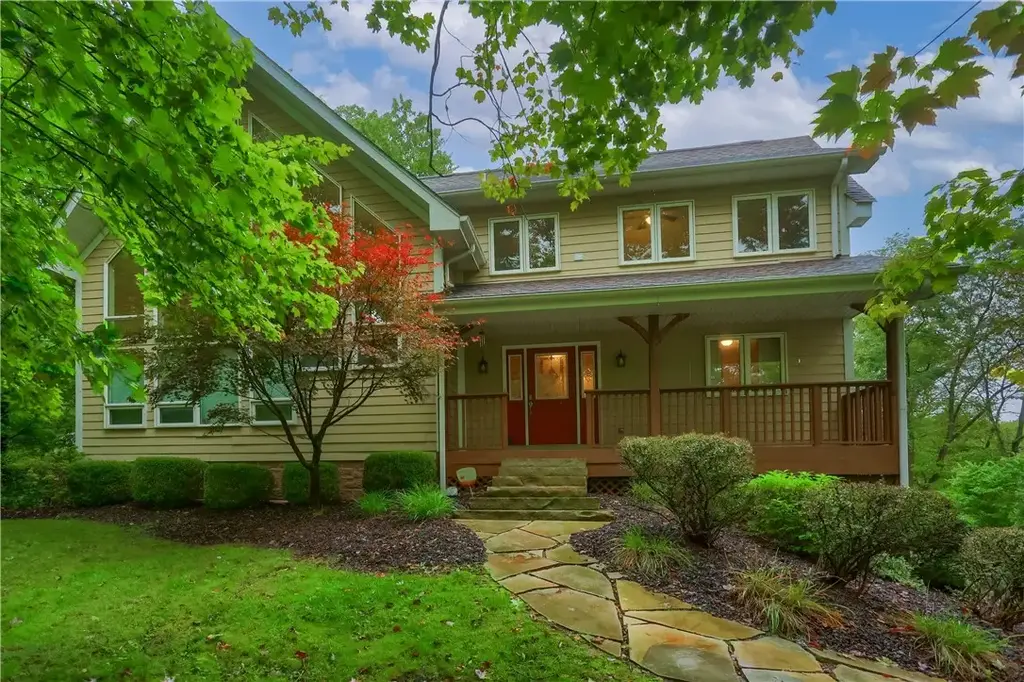 109 Lovi Road, Economy