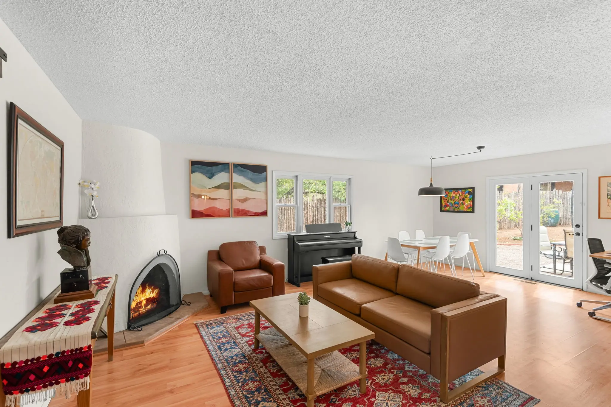 1911 Thomas, Santa Fe