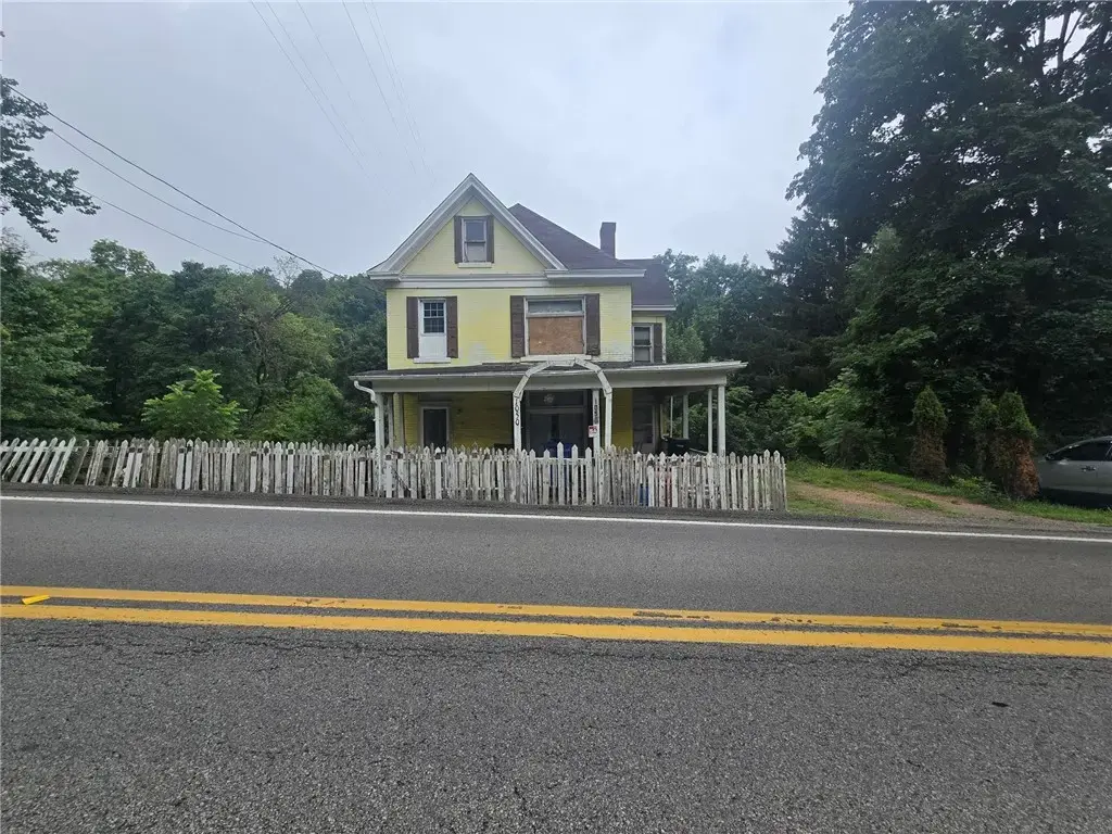 1050 Brownstown Road, North Irwin