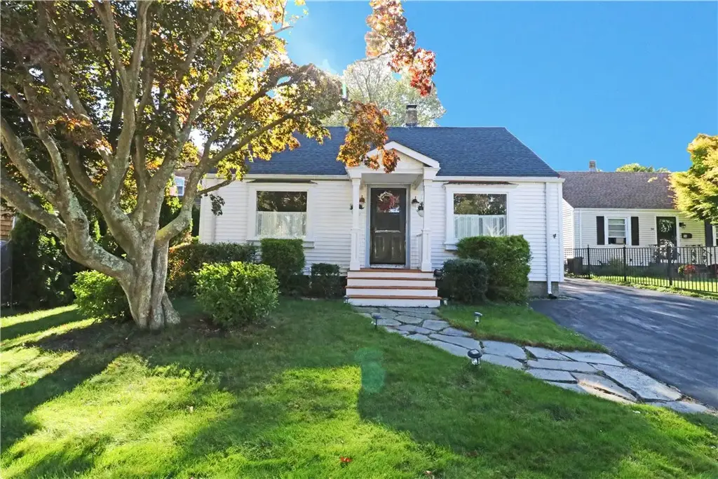 12 Beacon Ter, Middletown