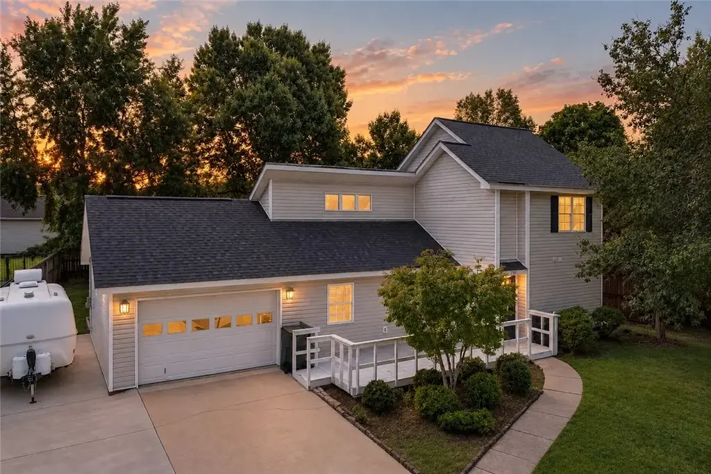 750 Whitaker Ln, Auburn