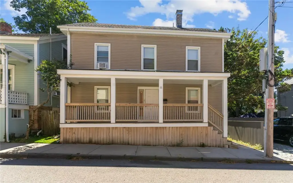 11 Young St # 2, Newport