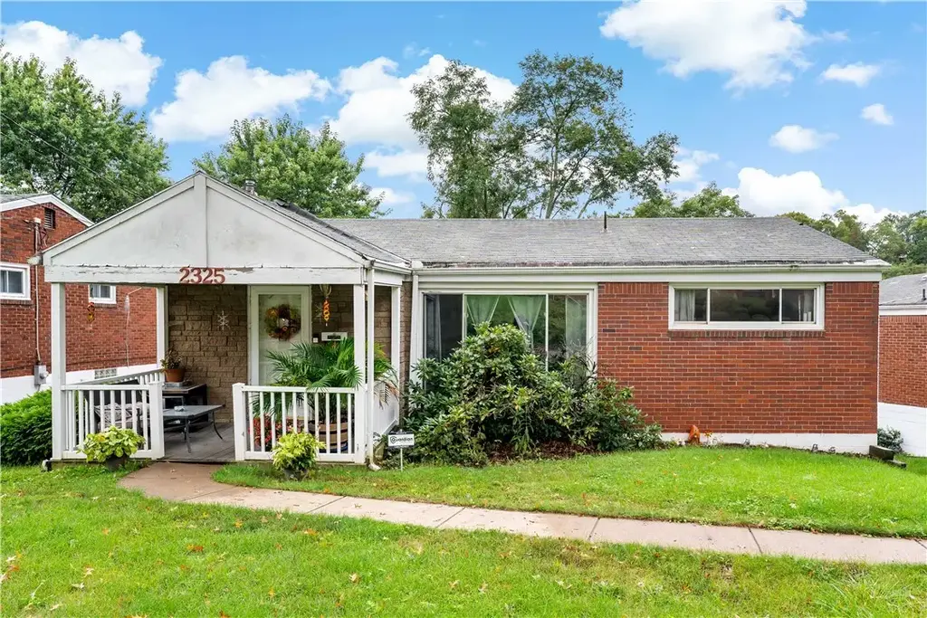 2325 Crestview Road , Banksville/Westwood