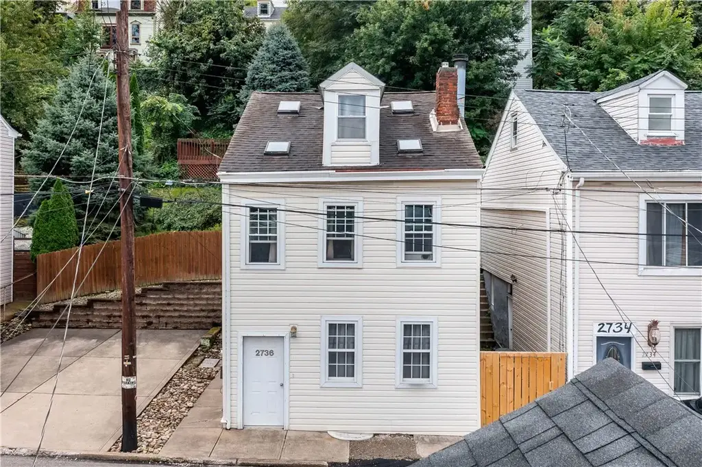 2736 Shelly Street , South Side