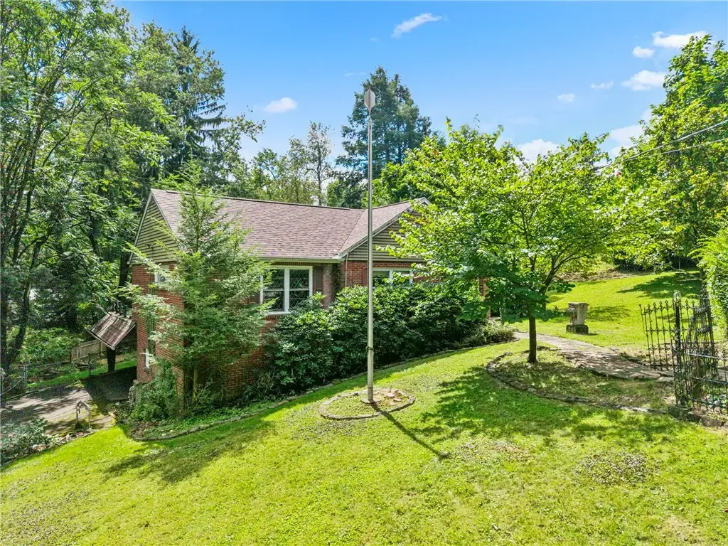 34 Woodside Road , Forest Hills Boro