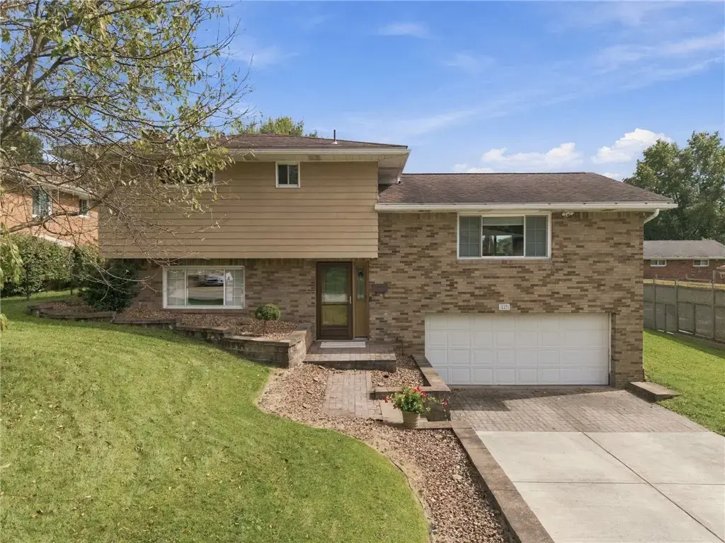 123 Manchester Drive, Hempfield