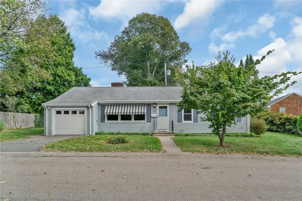 3 Collins Ter, Middletown