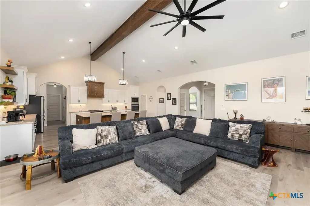 1001 County Road 3152, Kempner