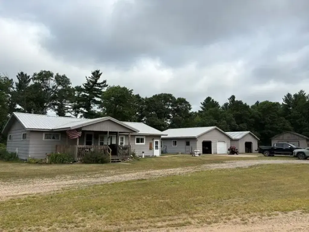990 Winnebago Avenue, Black River Falls