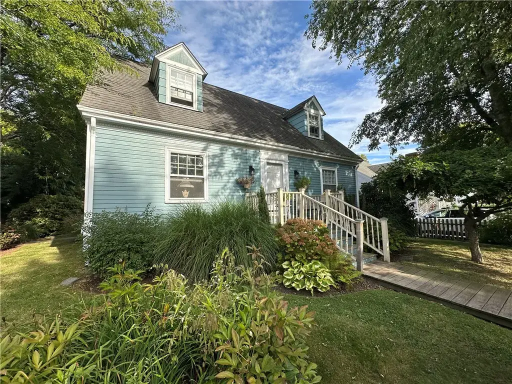 58 Eustis Ave, Newport