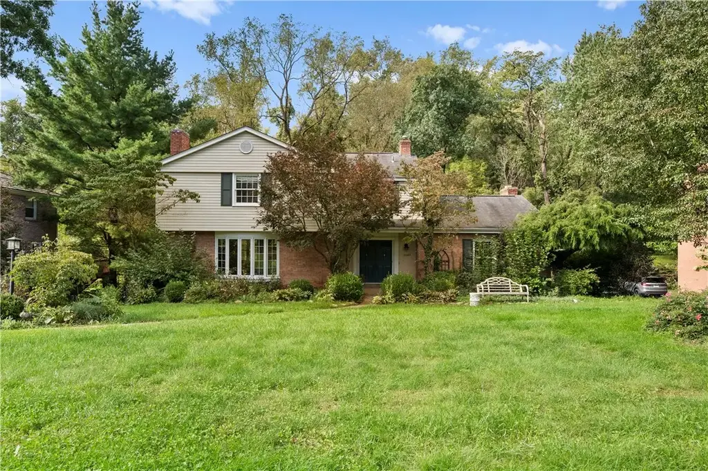 1640 Pinetree Drive, Upper St Clair