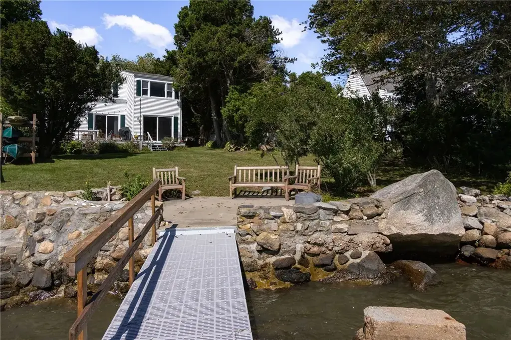 88 Rossini Rd, Westerly