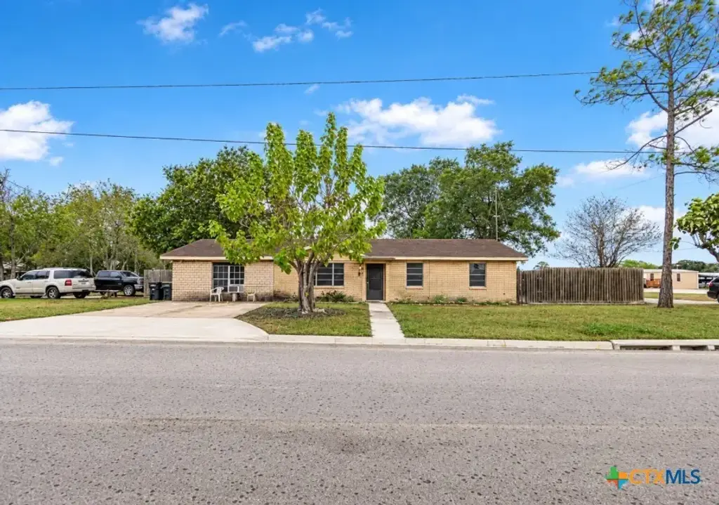 509 S Glendale Street, Hallettsville