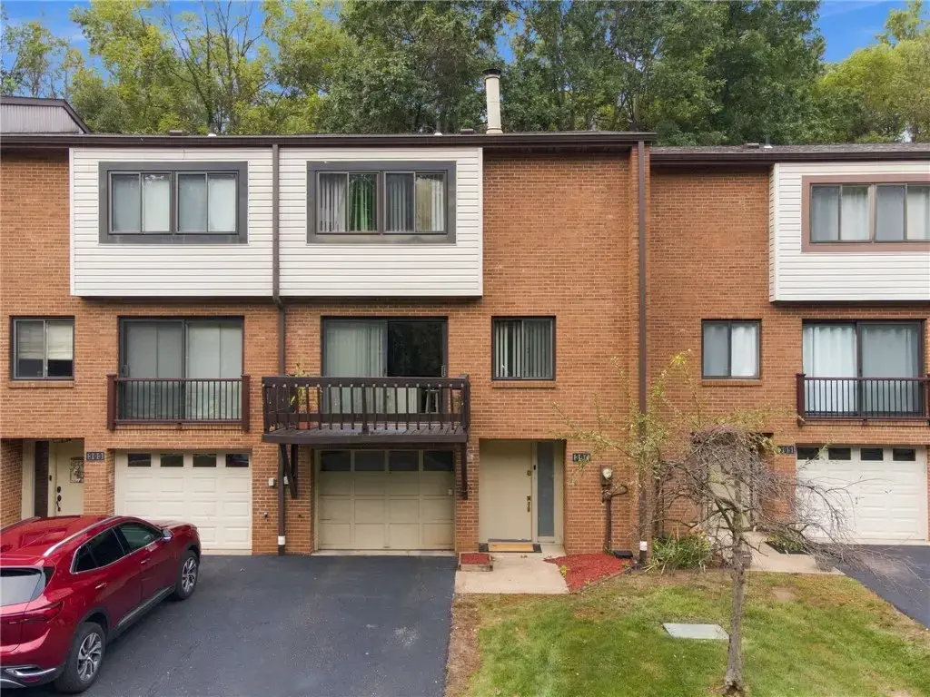 304 Springwater Court , Moon/Crescent