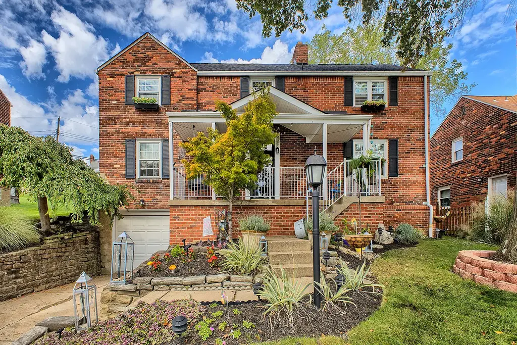 5358 Fieldcrest Drive, Whitehall