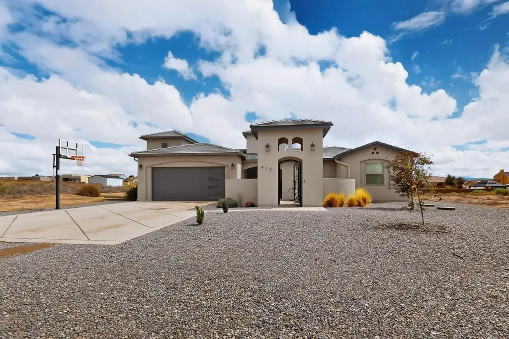 412 5th Street Ne, Rio Rancho