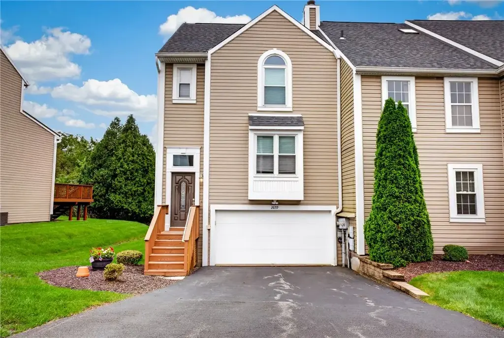 2659 Hunters Pointe Drive, Franklin Park