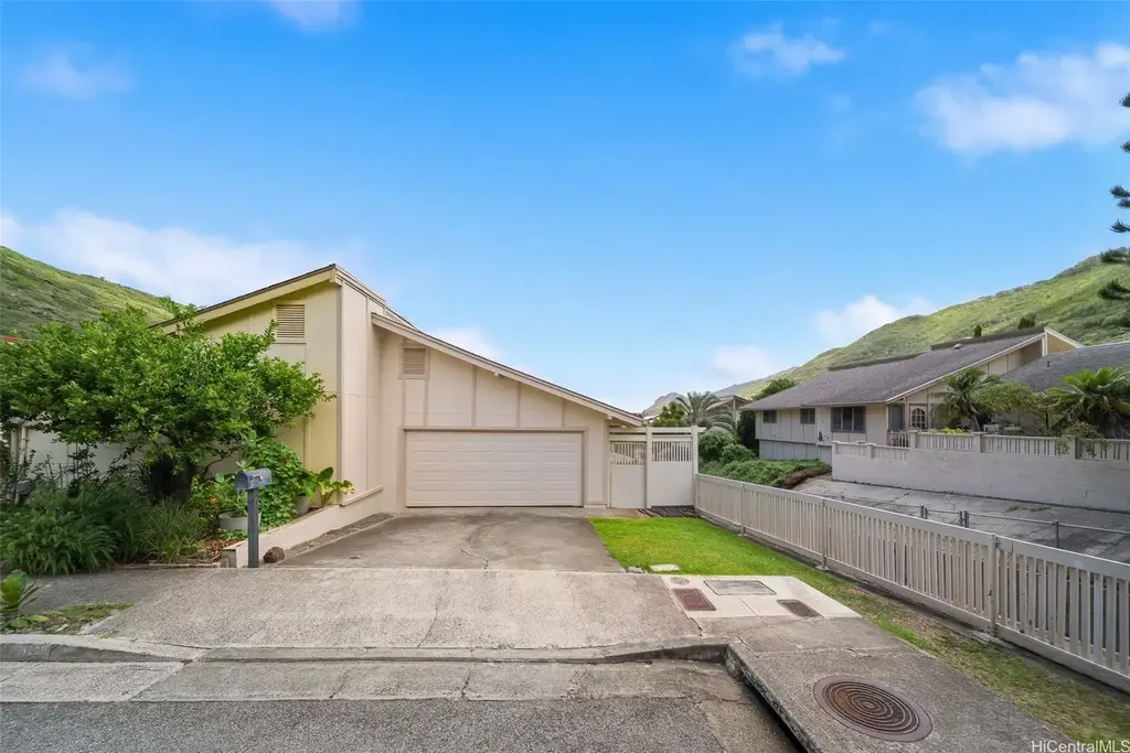 1391 Ohina Place, Honolulu