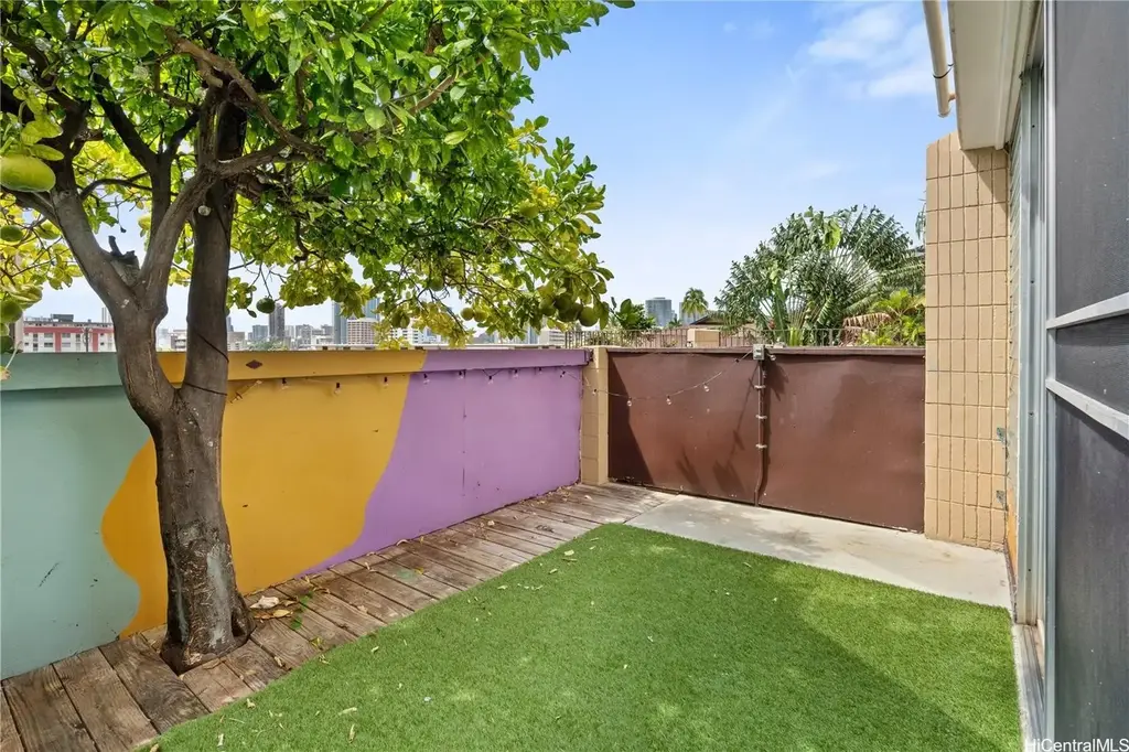 (unit #113) 1524 Pensacola Street, Honolulu