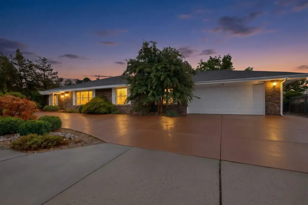 7704 American Heritage Drive Ne, Albuquerque