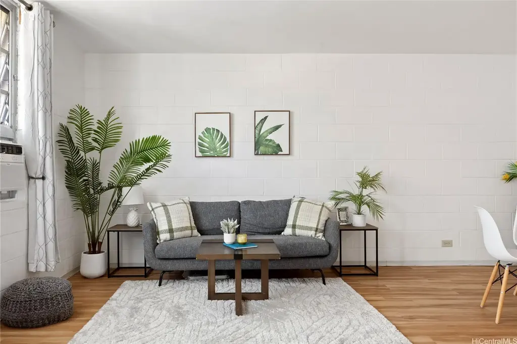 (unit #3-305) 98-1032 Moanalua Road, Aiea