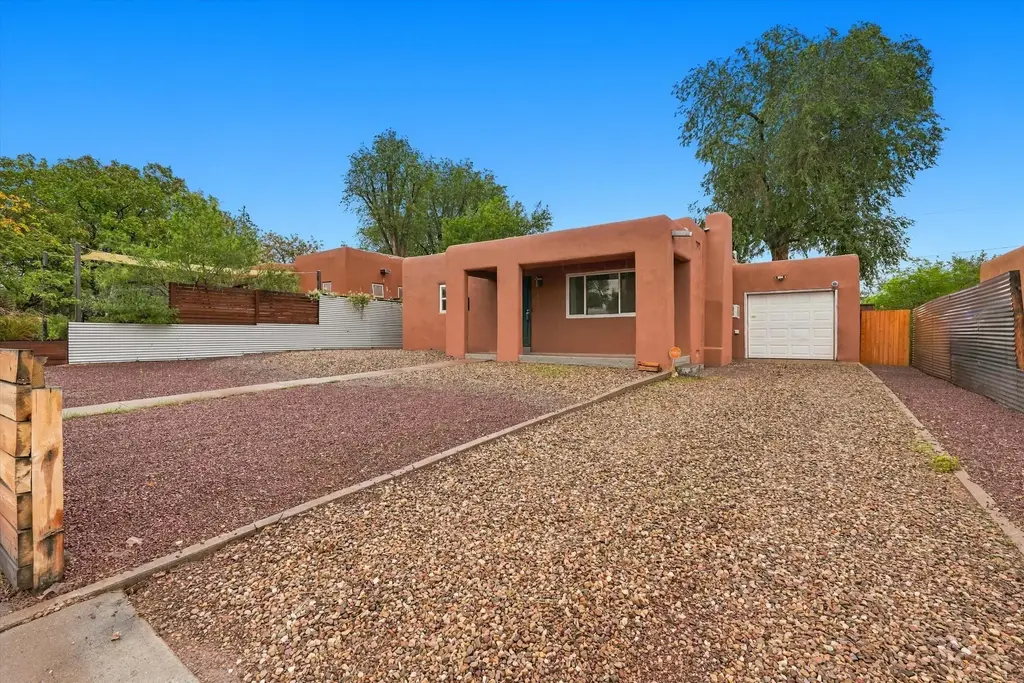 2734 San Rafael Avenue Se, Albuquerque