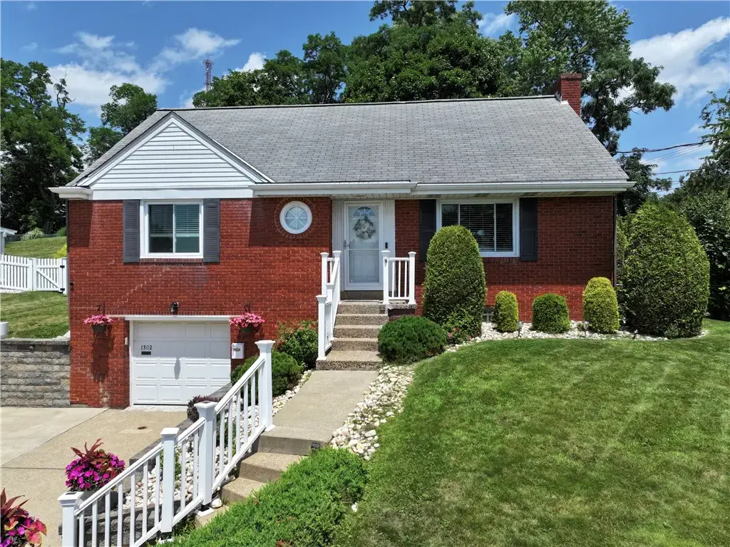 1302 Kirsopp Avenue , Banksville/Westwood