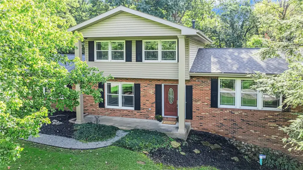 120 Woodland Drive , Center