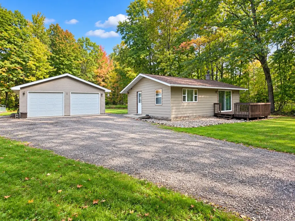 6808 W Woodland Lane, Ladysmith