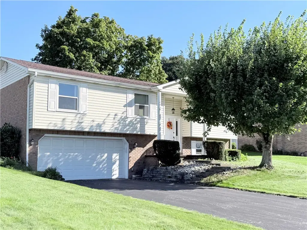722 Courtview Drive , Hempfield
