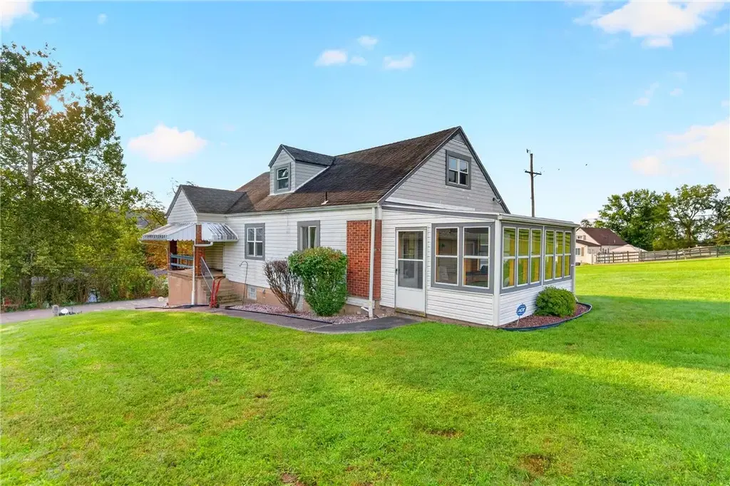 212 East Avenue , West Mifflin