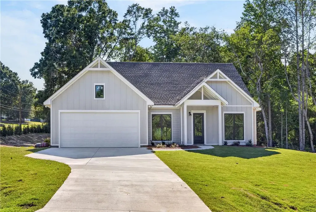 75 Lee Rd 2058, Salem