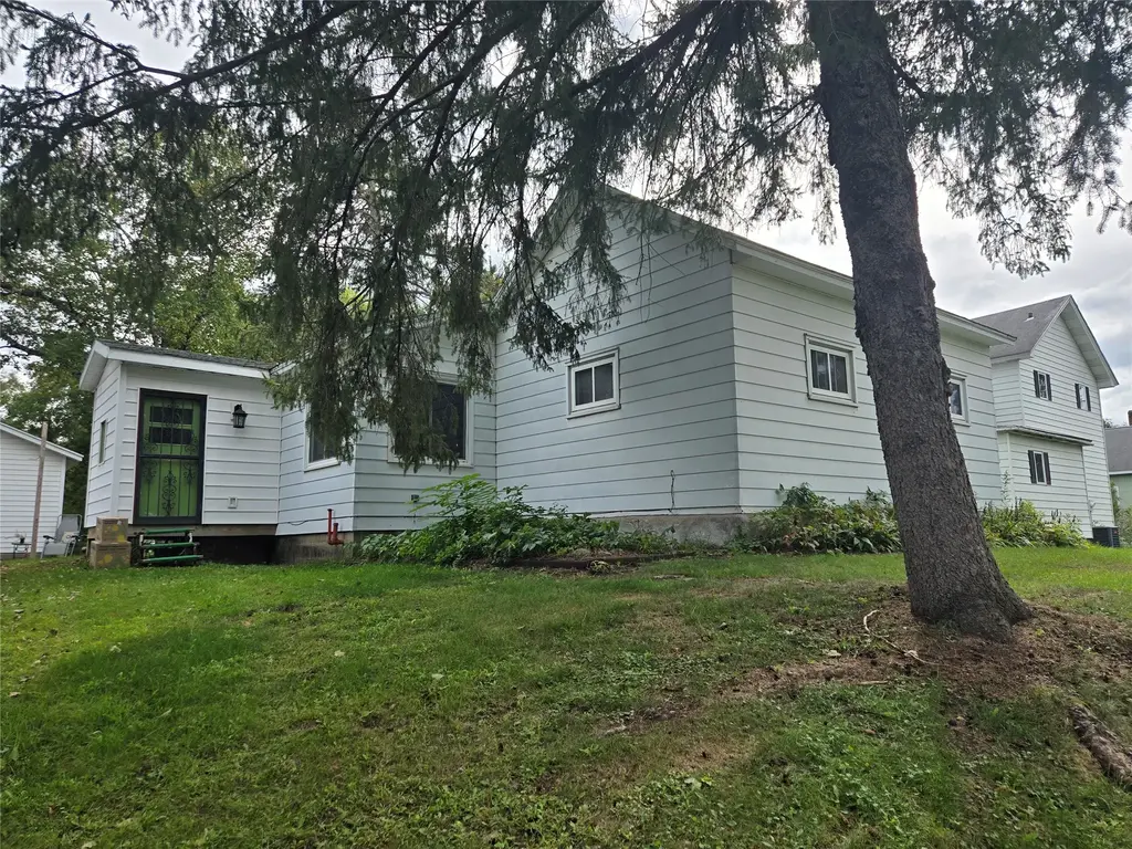 105 E Walnut Street, Chippewa Falls