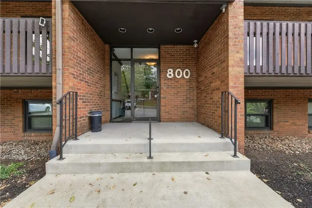 805 Mcknight Park, Ross