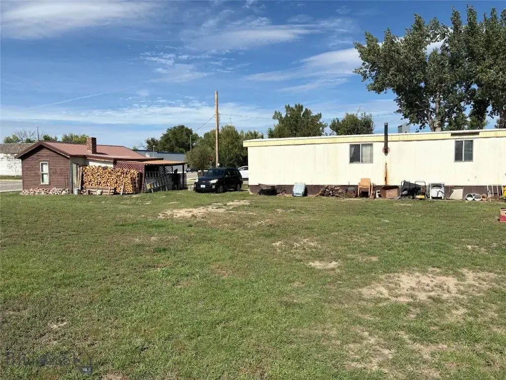 105 E Wheeler Street, Winnett