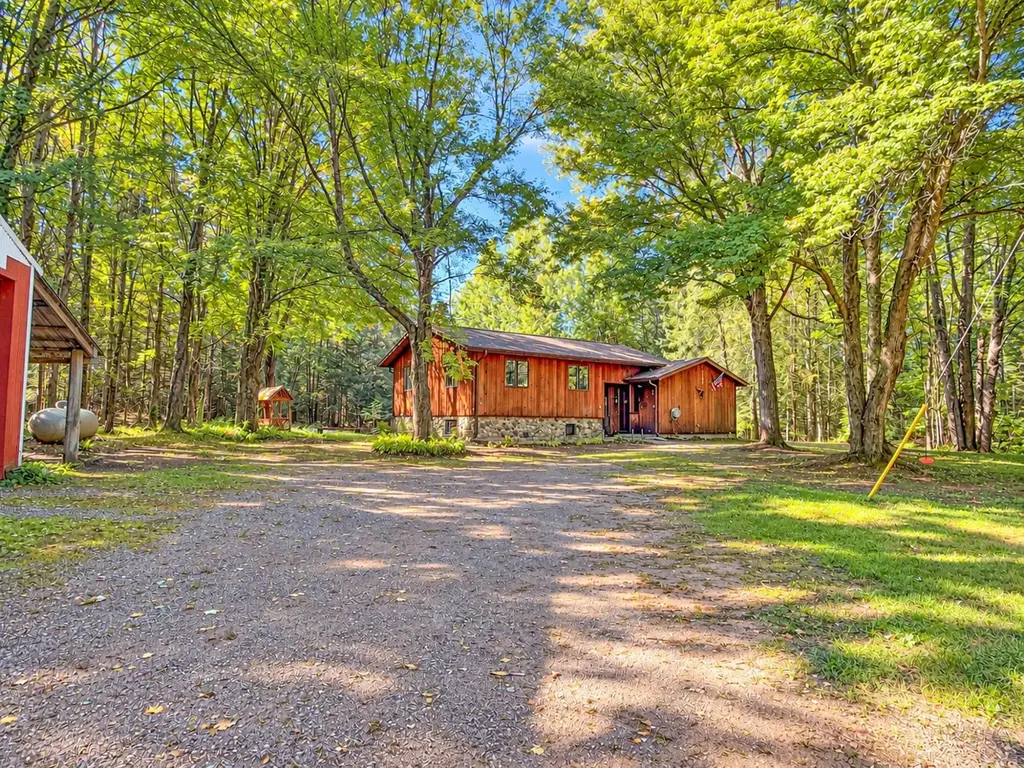 N13361 Hicks Landing Rd, Fifield