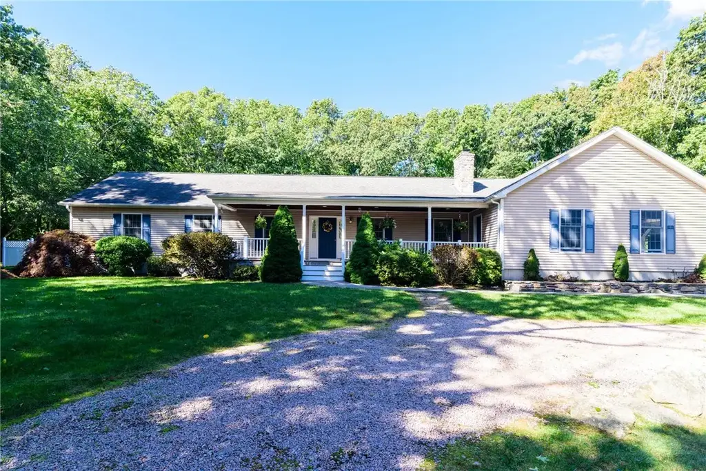 24 Hickory Ln, Westerly