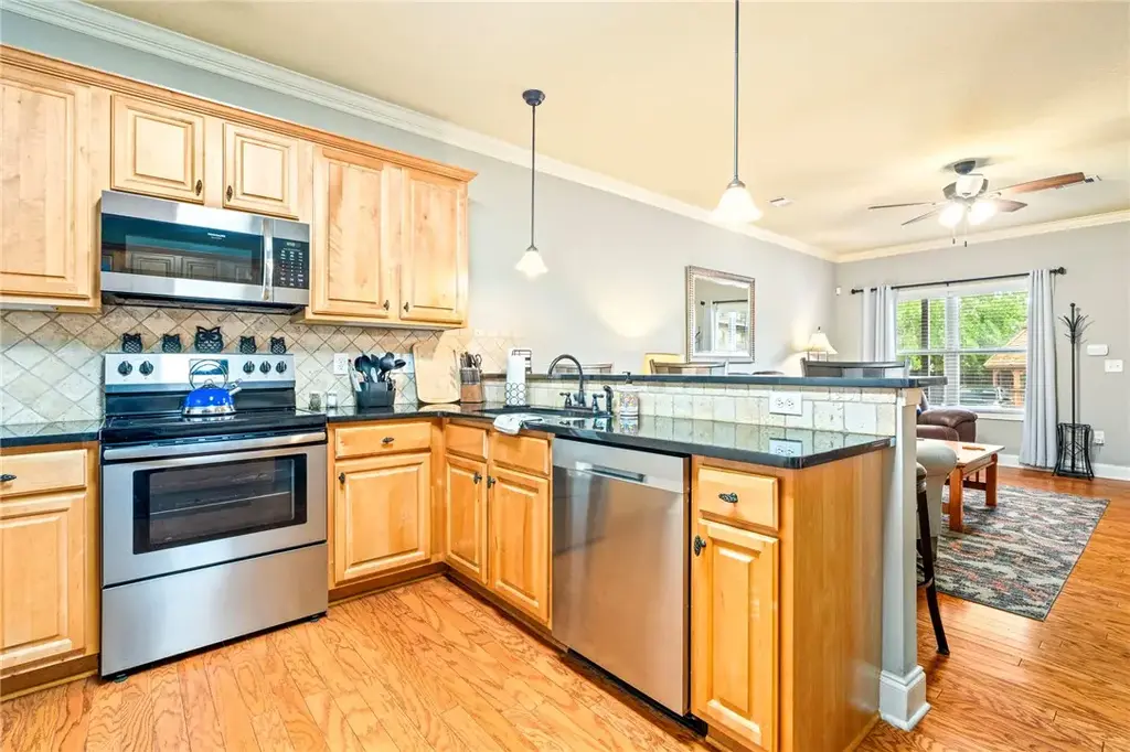 836 W Glenn Ave 205, Auburn