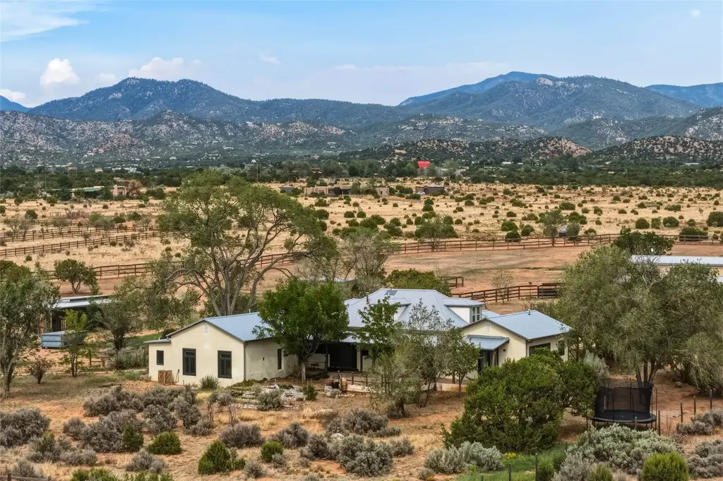 32 Jack Rabbit Lane, Santa Fe