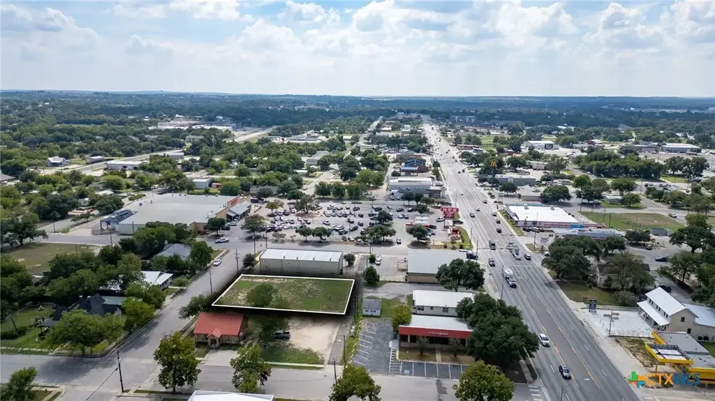 606 S Chestnut Street, Lampasas