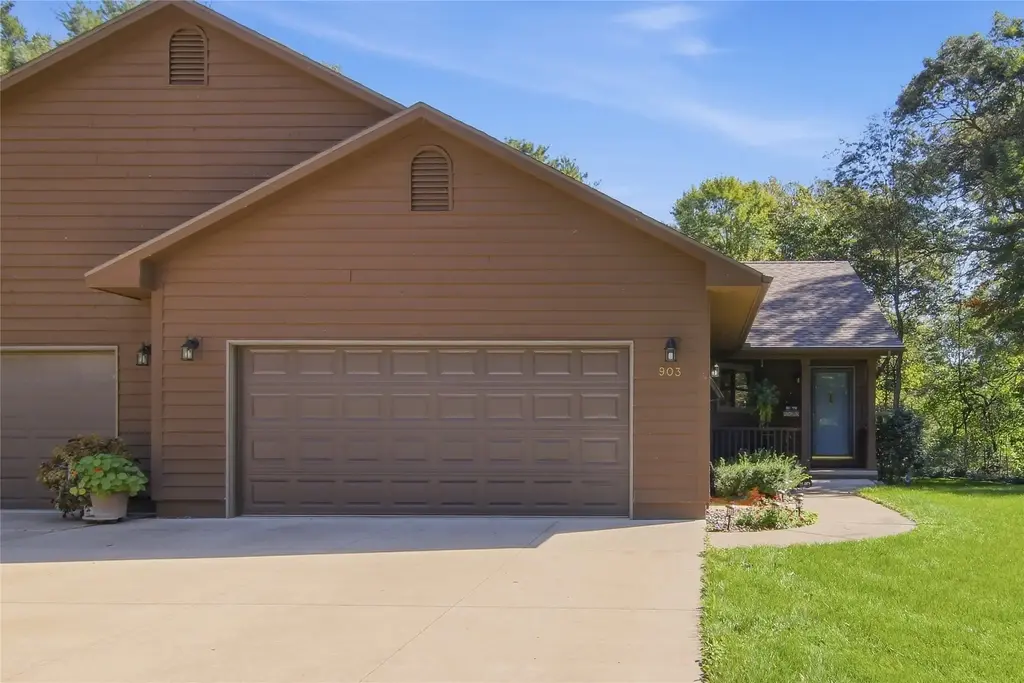 903 Woodglen Court, Altoona